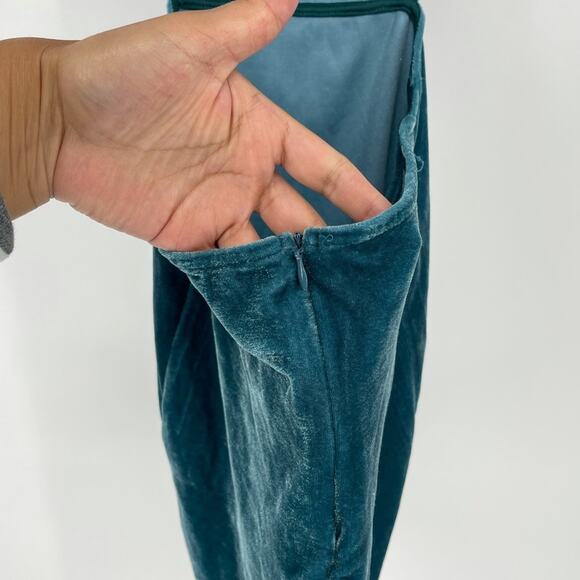 Tobi Sleeveless Bodycon Cutout Velvet Mini Dress Size Small - Picture 5 of 9